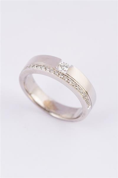 Grote foto wit gouden rij solitair ring met briljanten kleding dames sieraden