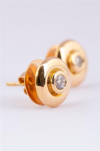 Grote foto gouden massieve oorknoppen met in elk een briljant kleding dames sieraden