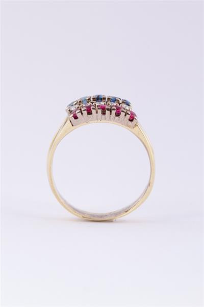 Grote foto gouden rij ring met saffieren robijnen en briljanten kleding dames sieraden