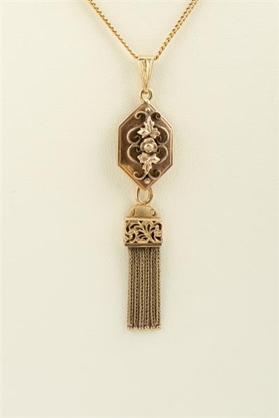 Grote foto antieke gouden hanger aan gouden collier kleding dames sieraden
