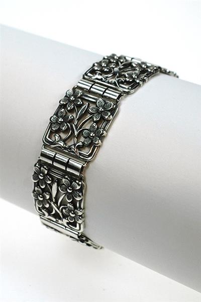 Grote foto zilveren armband met bloemmotieven. kleding dames sieraden