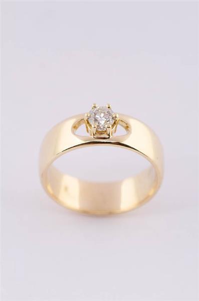 Grote foto gouden ring met een briljant 0.32 ct. kleding dames sieraden
