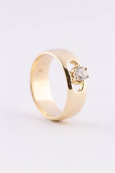 Grote foto gouden ring met een briljant 0.32 ct. kleding dames sieraden