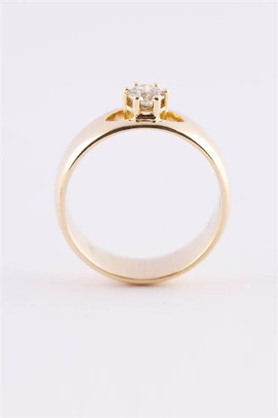 Grote foto gouden ring met een briljant 0.32 ct. kleding dames sieraden