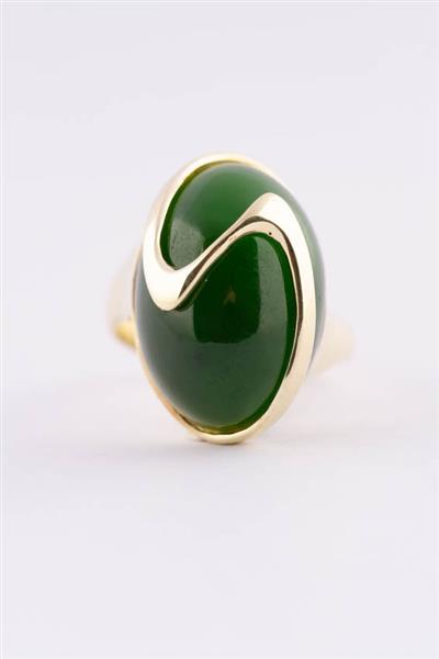 Grote foto gouden ring met jade kleding dames sieraden