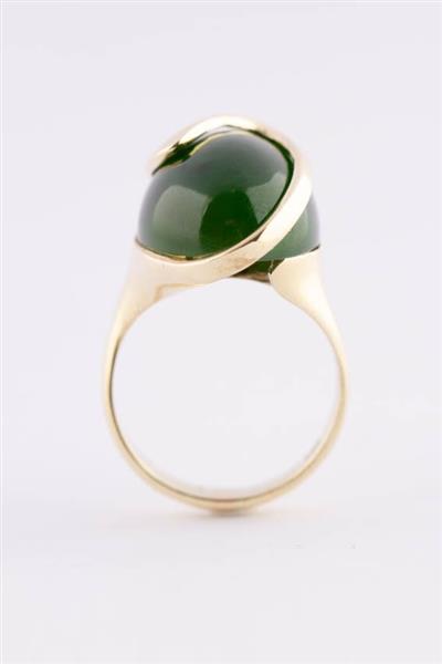 Grote foto gouden ring met jade kleding dames sieraden