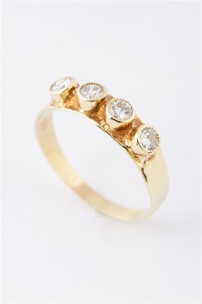 Grote foto gouden ring met 4 briljanten kleding dames sieraden