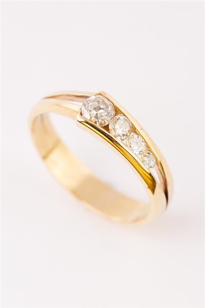 Grote foto gouden ring met 4 briljanten. totaal ca. 0.40 ct. kleding dames sieraden