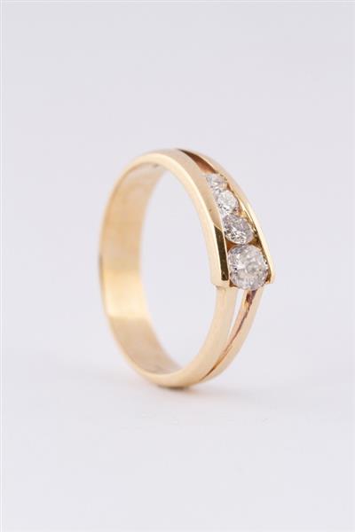 Grote foto gouden ring met 4 briljanten. totaal ca. 0.40 ct. kleding dames sieraden