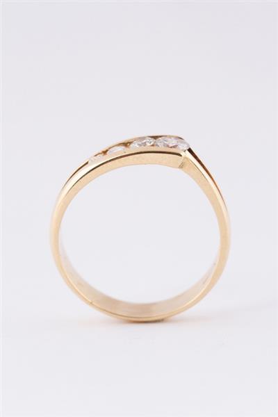 Grote foto gouden ring met 4 briljanten. totaal ca. 0.40 ct. kleding dames sieraden