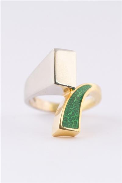 Grote foto wit geel gouden slag ring met groen emaille kleding dames sieraden