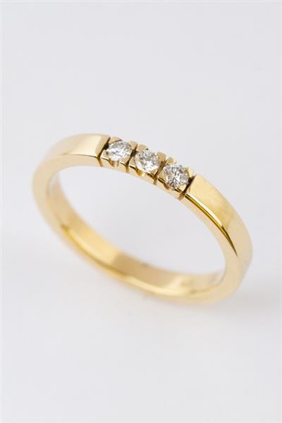 Grote foto gouden rij ring met 3 briljanten. totaal ca. 0.24 ct. kleding dames sieraden