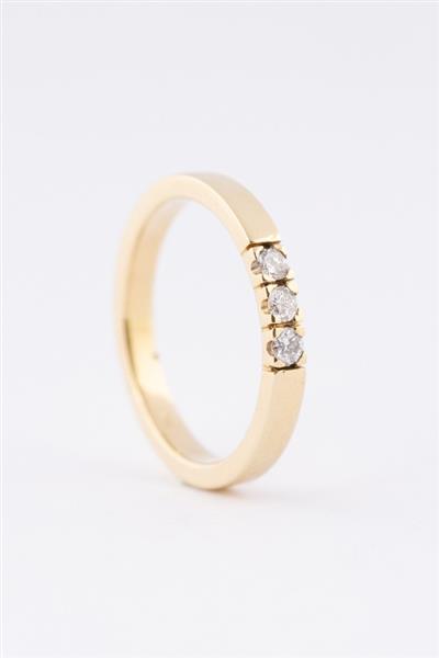 Grote foto gouden rij ring met 3 briljanten. totaal ca. 0.24 ct. kleding dames sieraden