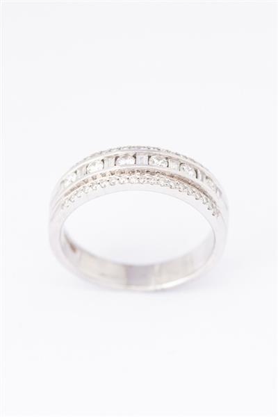 Grote foto wit gouden band ring met briljanten en baguette geslepen diamanten kleding dames sieraden