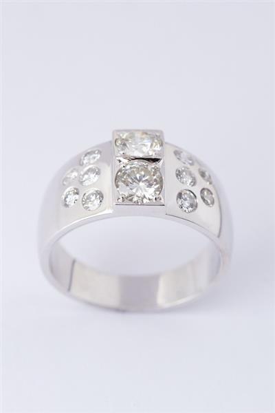 Grote foto wit gouden ring met 12 briljanten. ca. 1.4 ct. kleding dames sieraden