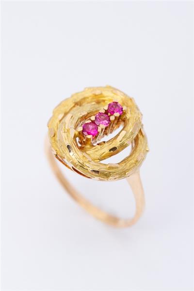 Grote foto gouden ring met robijnen kleding dames sieraden