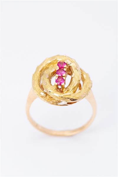 Grote foto gouden ring met robijnen kleding dames sieraden