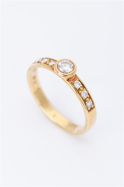 Grote foto gouden ring met 7 briljanten. totaal 0.27 ct. kleding dames sieraden