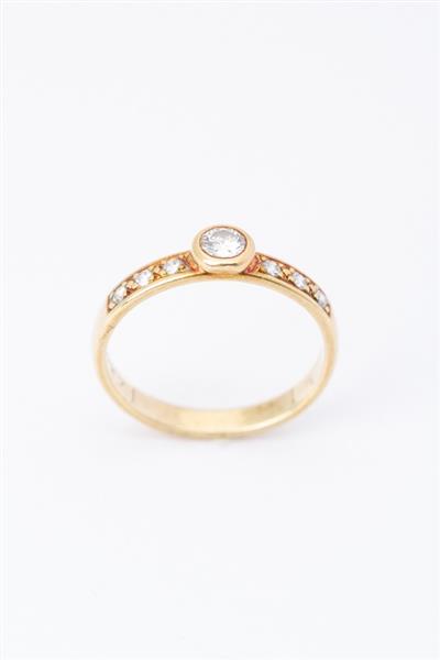 Grote foto gouden ring met 7 briljanten. totaal 0.27 ct. kleding dames sieraden