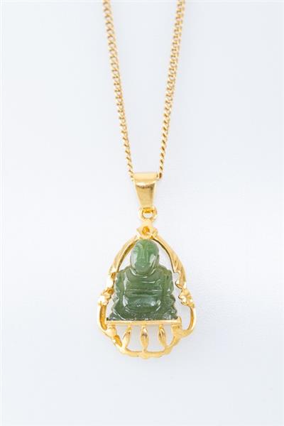 Grote foto gouden hanger met jade boeddha aan gouden gourmet collier kleding dames sieraden