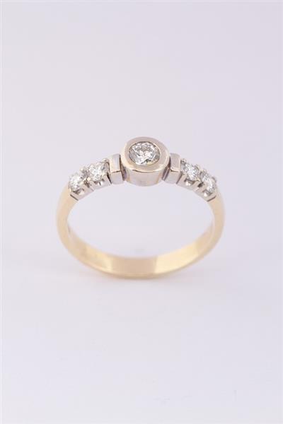 Grote foto gouden rijring met briljanten kleding dames sieraden