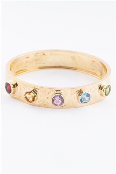 Grote foto gouden bangle met diverse edelstenen. kleding dames sieraden