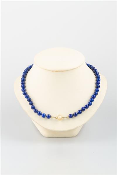 Grote foto lapis lazuli collier aan gouden sluiting kleding dames sieraden