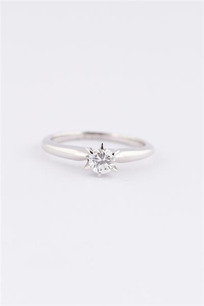 Grote foto wit gouden ring met een briljant van ca. 0.36 ct. kleding dames sieraden