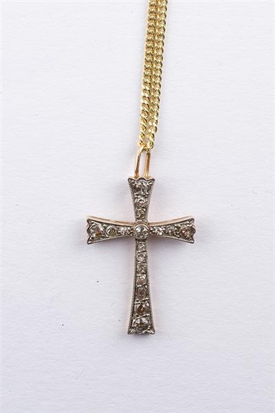 Grote foto antiek gouden kruis met oud slijpsel briljant aan gouden collier kleding dames sieraden