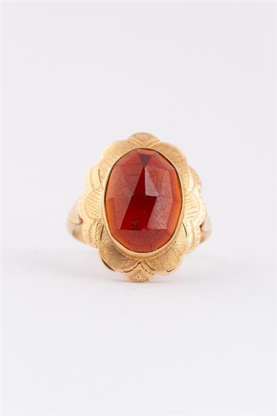 Grote foto gouden ring met granaat kleding dames sieraden
