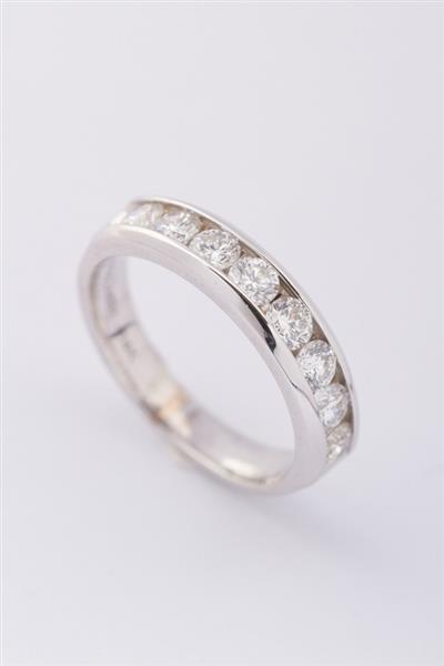 Grote foto wit gouden rij ring met 8 briljanten. totaal ca. 1.00 ct. kleding dames sieraden