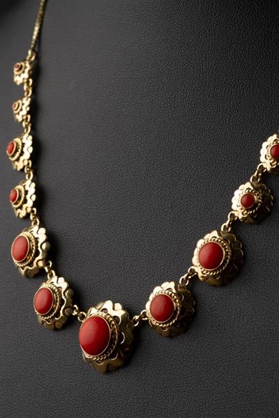 Grote foto gouden collier choker met bloedkoralen kleding dames sieraden