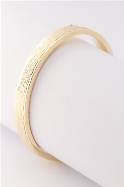 Grote foto gouden bangle met scharniersluiting kleding dames sieraden