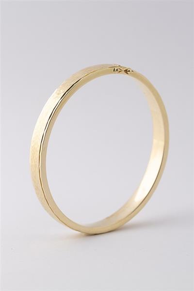 Grote foto gouden bangle met scharniersluiting kleding dames sieraden