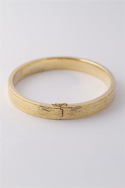 Grote foto gouden bangle met scharniersluiting kleding dames sieraden