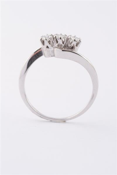 Grote foto wit gouden slag ring met 3 briljanten. ca. 0.30 ct. kleding dames sieraden