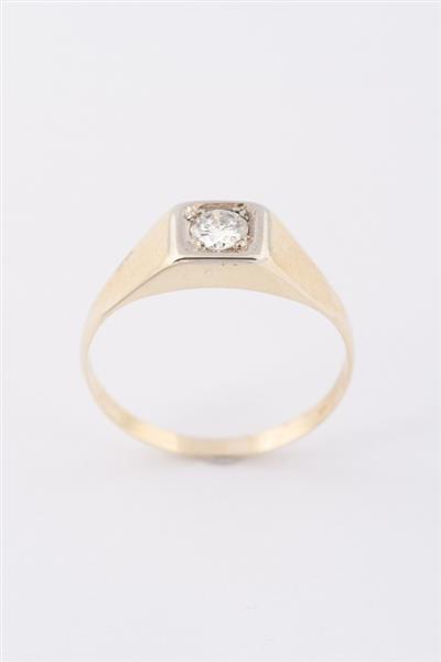 Grote foto gouden heren solitair ring met een briljant van ca. 0.25 ct. kleding dames sieraden