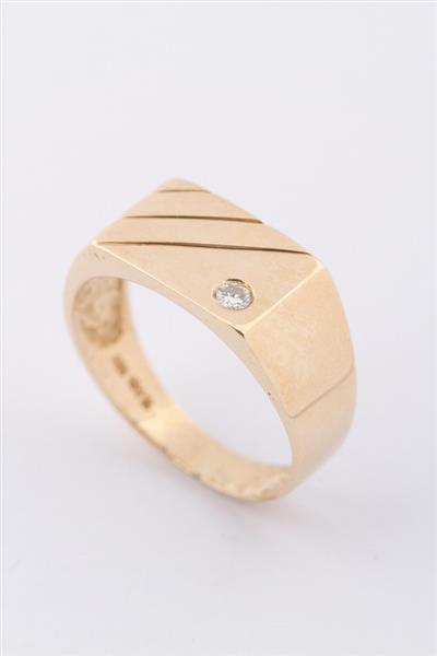 Grote foto gouden heren ring met een briljant van ca. 0.05 ct. kleding dames sieraden