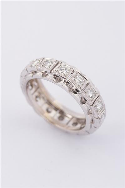 Grote foto wit gouden alliance ring met 16 briljanten. totaal ca. 0.80 ct. kleding dames sieraden