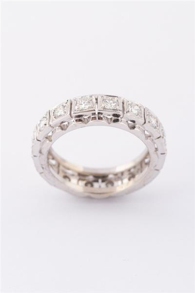 Grote foto wit gouden alliance ring met 16 briljanten. totaal ca. 0.80 ct. kleding dames sieraden