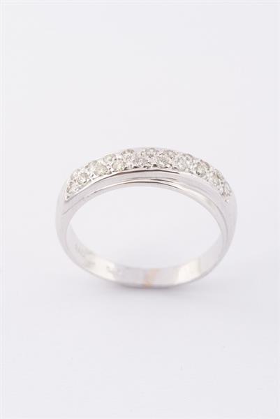 Grote foto wit gouden rij ring met 20 briljanten. totaal ca. 0.20 ct. kleding dames sieraden