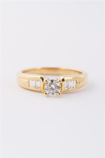 Grote foto gouden rij ring met een briljant en baguette geslepen diamanten kleding dames sieraden