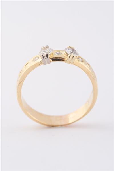 Grote foto gouden ring met 5 briljanten. totaal ca. 0.54 ct. kleding dames sieraden