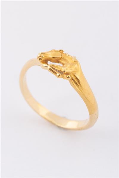 Grote foto gouden ring met een springend paard kleding dames sieraden