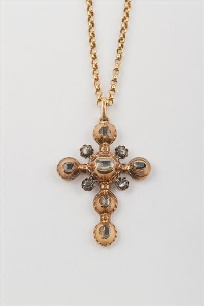 Grote foto antiek gouden kruis met tafel diamanten aan gouden collier kleding dames sieraden