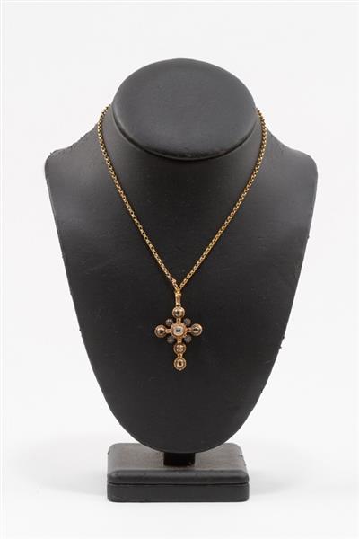 Grote foto antiek gouden kruis met tafel diamanten aan gouden collier kleding dames sieraden