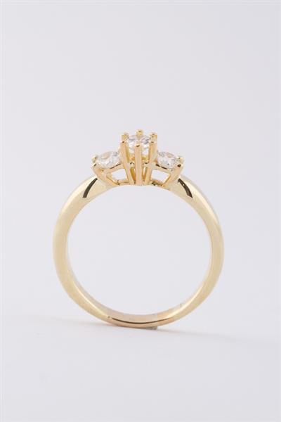 Grote foto gouden trilogie ring met 3 briljanten. kleding dames sieraden