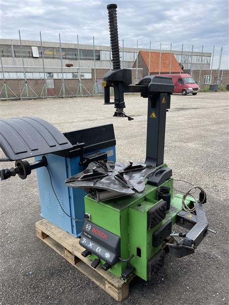 Grote foto banden demonteerapparaat en balanceer apparaat auto diversen gereedschap