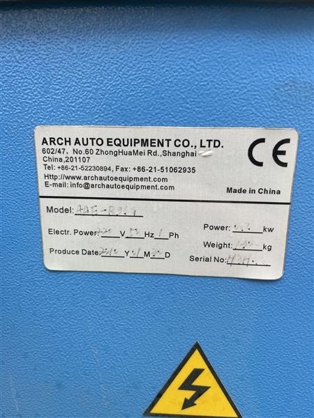 Grote foto banden demonteerapparaat en balanceer apparaat auto diversen gereedschap