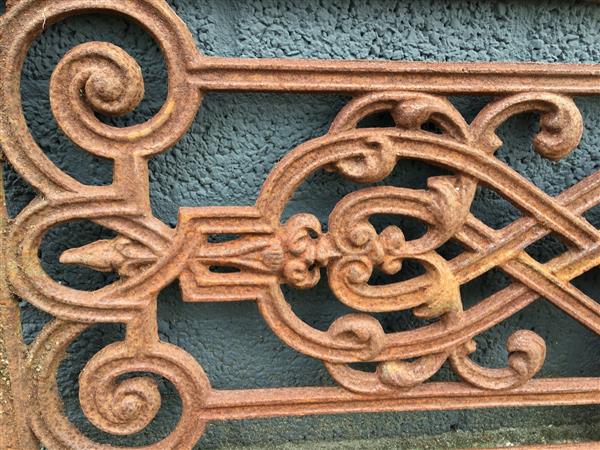 Grote foto balkon scheeps reling raamrek cast iron rust. tuin en terras hekken en schuttingen